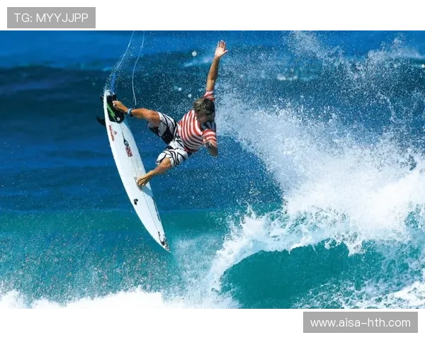 冲浪相机掉水却拍到完美浪形，选手靠回放自学